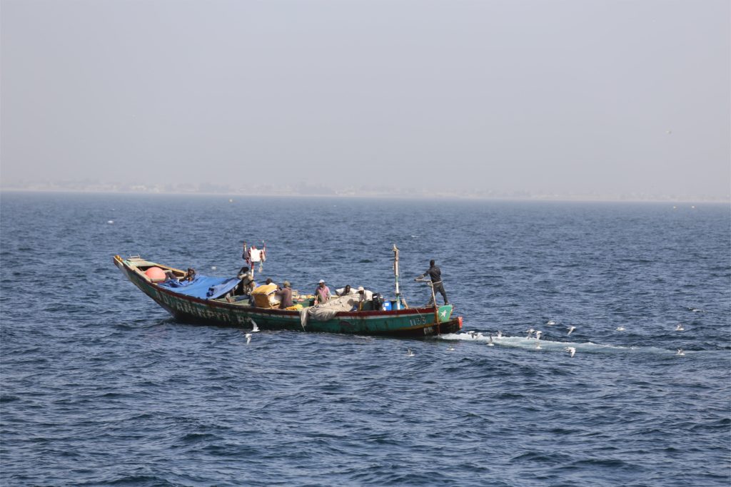 Pêcheurs en mer au Sénégal.