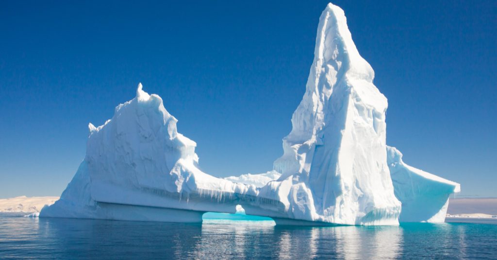 SOUTH AFRICA: Diverting Icebergs to solve the drinking water crisis ©Juancat/Shutterstock