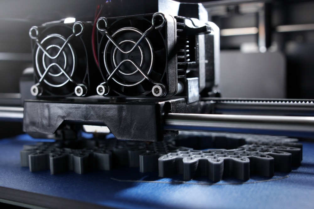 Imprimante 3D avec filament gris ©Shuttestock