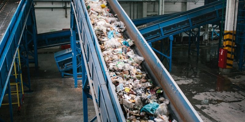 KENYA: Alternative Energy Systems manufactures diesel from plastic waste © Shutterstock
