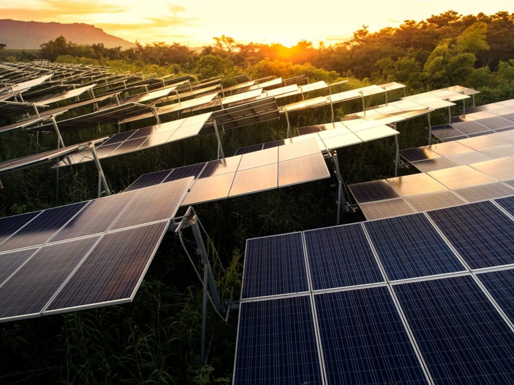 NIGERIA: Solar hybrid power plant inaugurated at Alex Ekwueme University ©Thongsuk Atiwannakul /Shutterstock