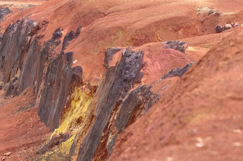 Bauxite mining. © Shutterstock