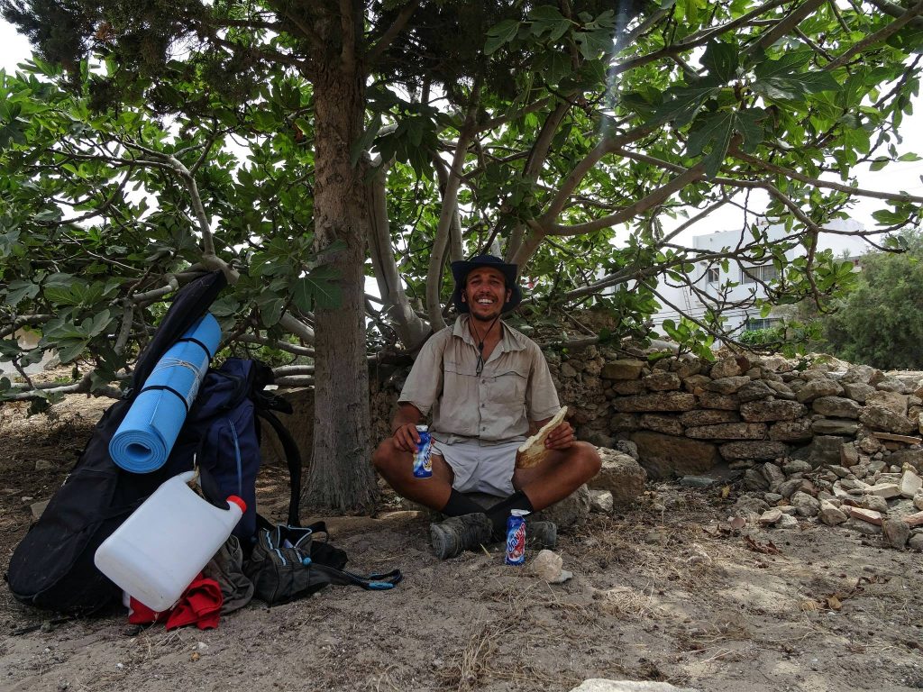 TUNISIA: Young man walks 300 km to clean beaches and set an example ©Mohamed Oussama Houij