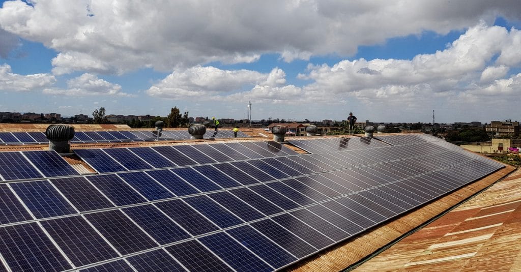 GHANA : Responsability et Redavia proposent des centrales solaires en location-vente©Sebastian Noethlichs/Shutterstock