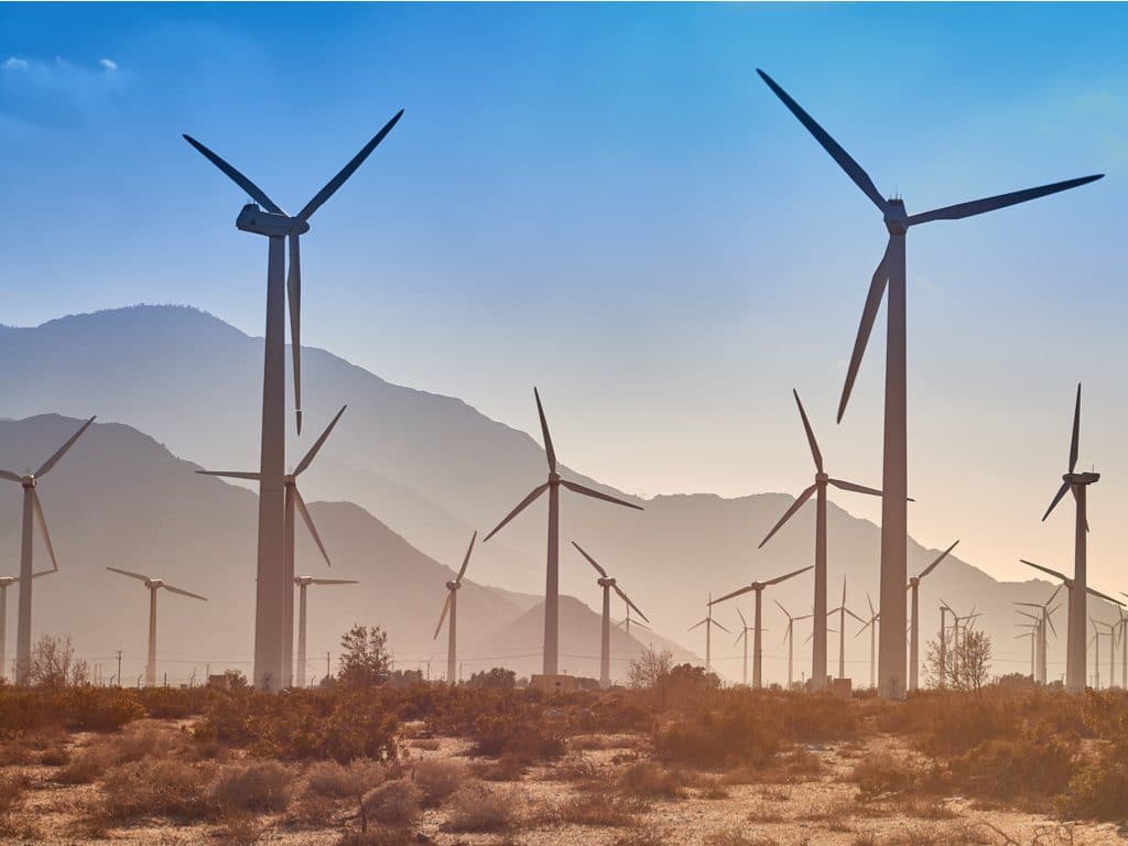 KENYA : les turbines du parc éolien du lac Turkana produisent les premiers mégawatts©Patrick Jennings/Shutterstock