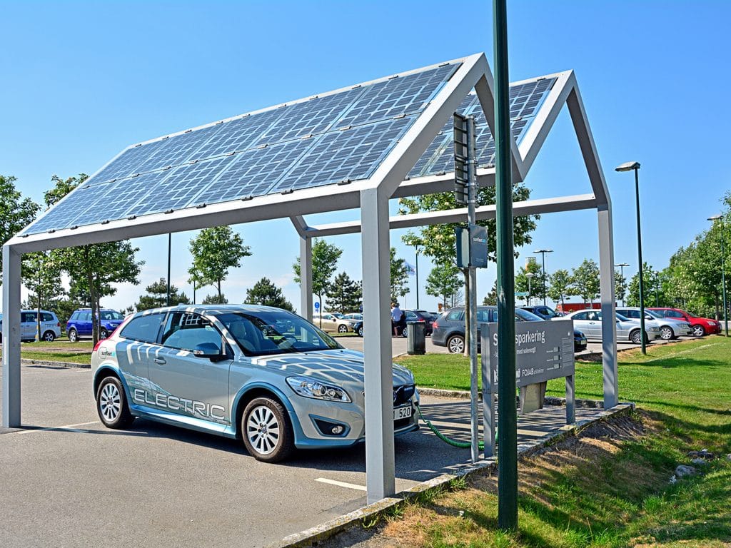 MOROCCO: IRESEN tests solar shade for recharging electric vehicles © Martyn Jandula/Shutterstock