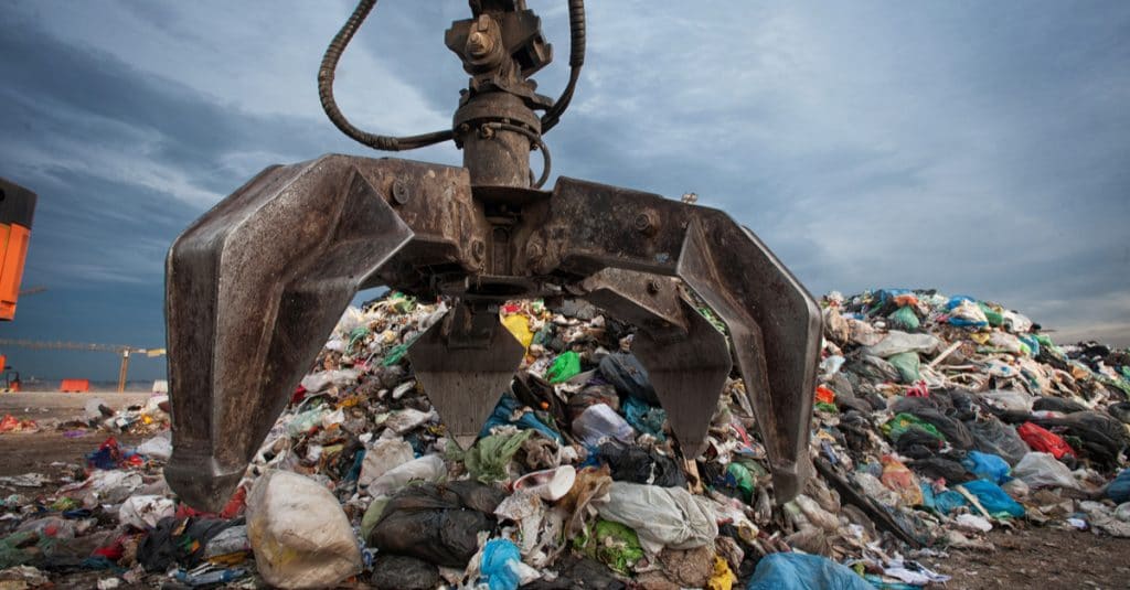 CAMEROUN : un centre de transfert d’ordures rehausse le niveau de propreté à Yaoundé©Sebastian Noethlichs/Shutterstock