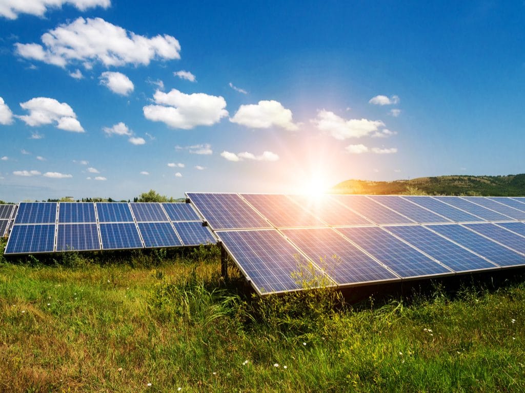 OUGANDA : Xsabo et GLAE mettent en service le parc solaire de Kaboulasoke de 24 MW© Diyana Dimitrova/Shutterstock