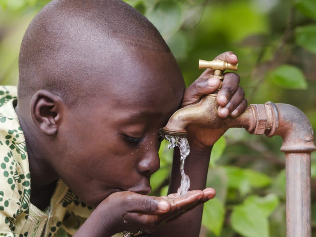 NIGERIA : Danone Communities investit dans Impact Water pour des kiosques d’eau©Riccardo Mayer/Shutterstock