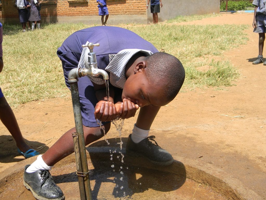 KENYA : National Bank s’allie à Impact Water pour fournir de l’eau potable aux écoles©CECIL BO DZWOWA/Shutterstock