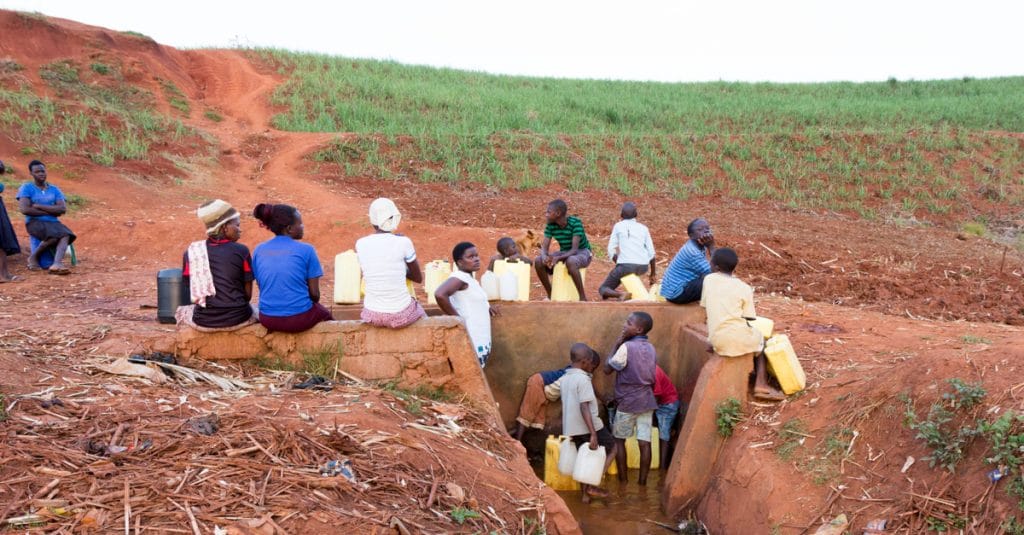 GUINEA: AfDB satisfied with AfDB's financing of 465,000 people's access to water©Adam Jan FigelShutterstock