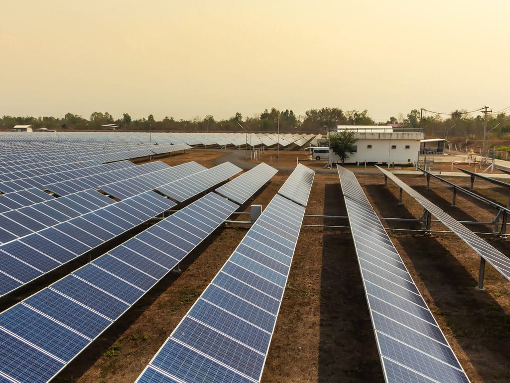 ZIMBABWE: Yaowei Technology allocates $15 million for solar energy development©Kampan/Shutterstock