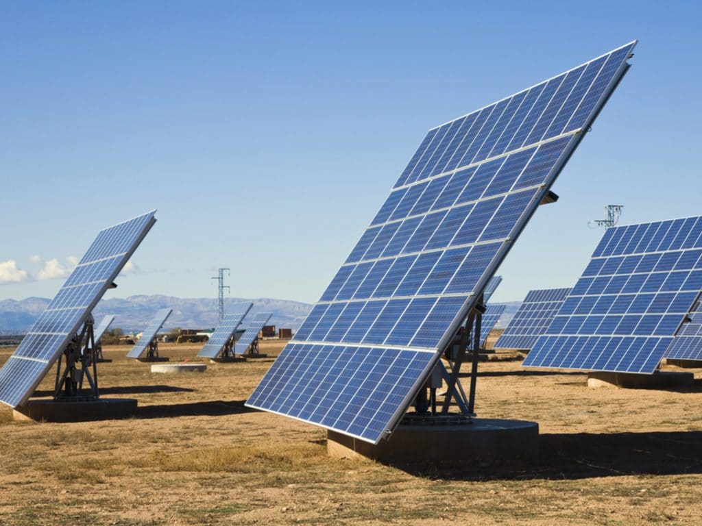 ZAMBIE : trois consortiums retenus pour six projets solaires du programme GET FiT©Vibe Images/Shutterstock