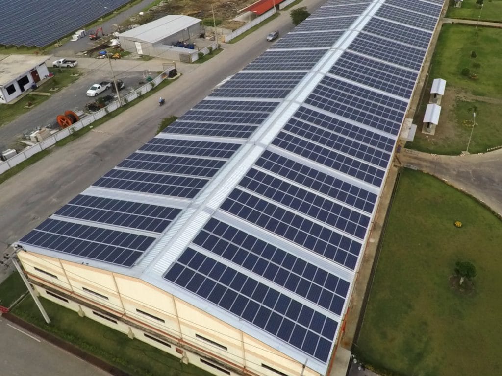 MAROC : GreenYellow branche de l’off-grid sur le toit de l’usine SBM à Casablanca©Vittavat Apiromsene/Shutterstock