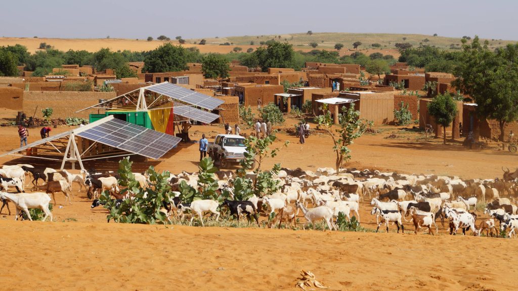 MALI : Africa GreenTec installe un mini-grid solaire conteneurisé à Fanidiama©Africa GreenTec