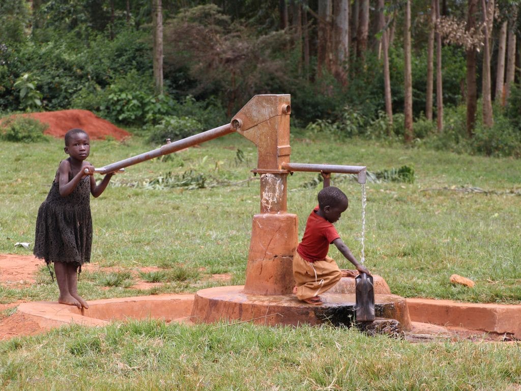 COTE D’IVOIRE : les autorités lancent plusieurs projets d’eau à l’est et à l’ouest ©jennygiraffe/Shutterstock