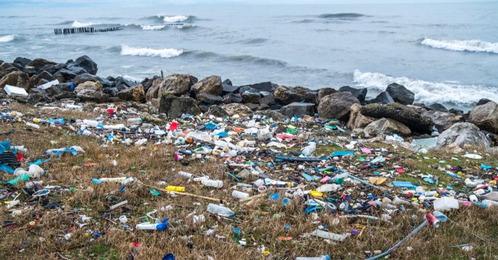 SENEGAL: Greenpeace appeals to government on single-use plastics©k_samurkasShutterstock