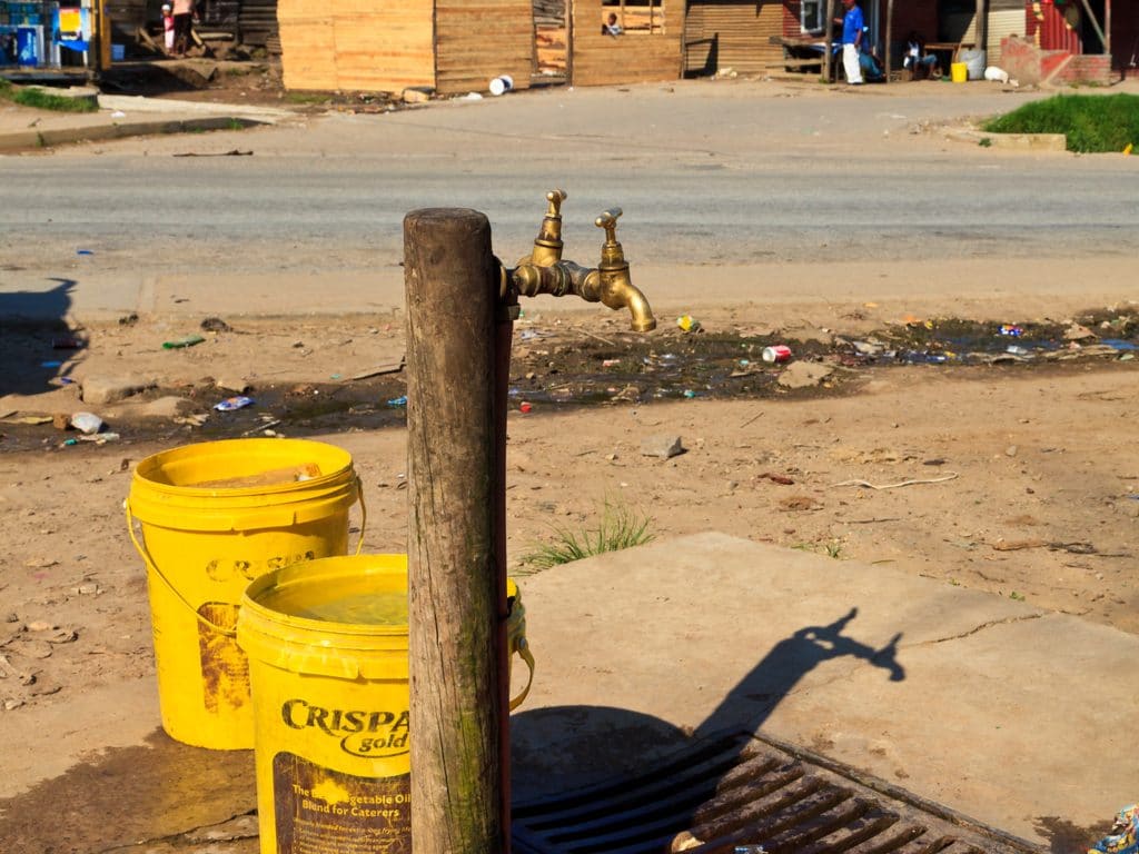 MALI : 100 000 branchements sociaux à Bamako grâce au projet d’eau potable de Kabala©Peter Wollinga/Shutterstock