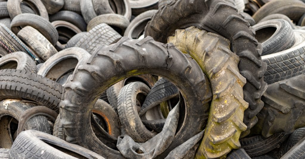 CAMEROUN : la startup Pneupur convertit les vieux pneus en nouveau revêtement de sol©Piotr WytrazekShutterstock