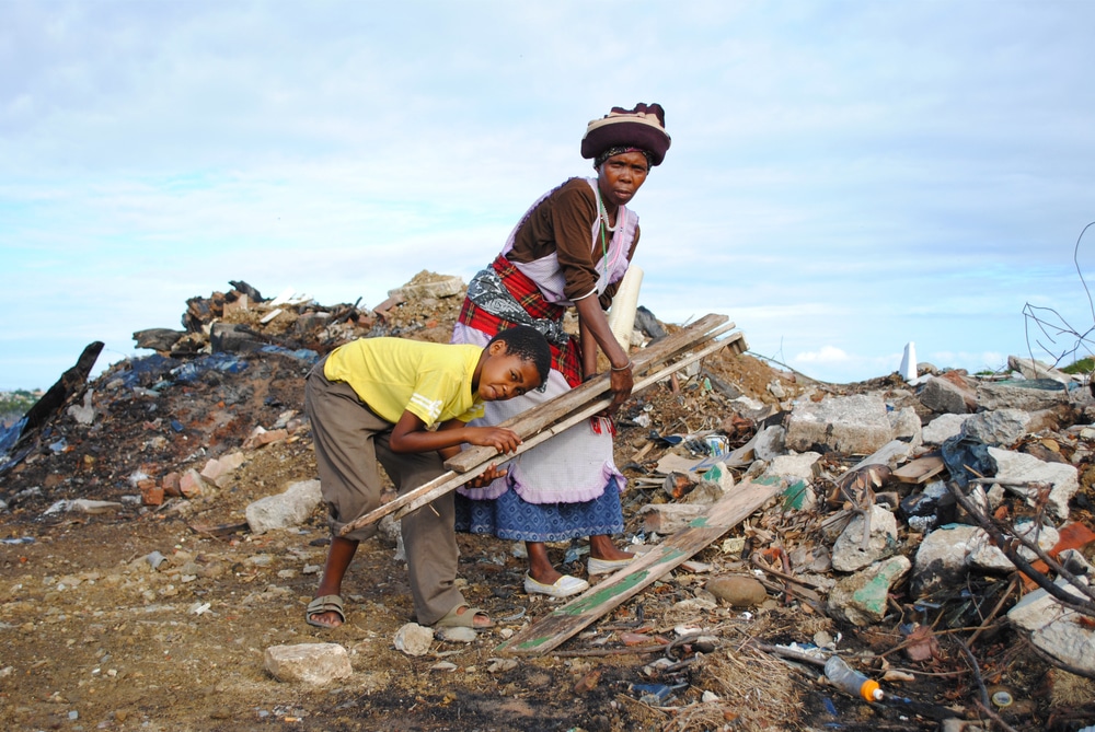 Rubbish collectors, Port Alfred, Eastern Cape, South Africa © Charmaine A Harvey - Shutterstock