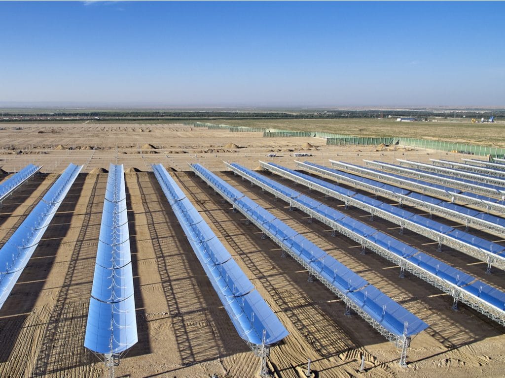 SOUTH AFRICA: Xina Solar 1 power plant (100 MW) in Abengoa is serviceable ©Jenson/Shutterstock
