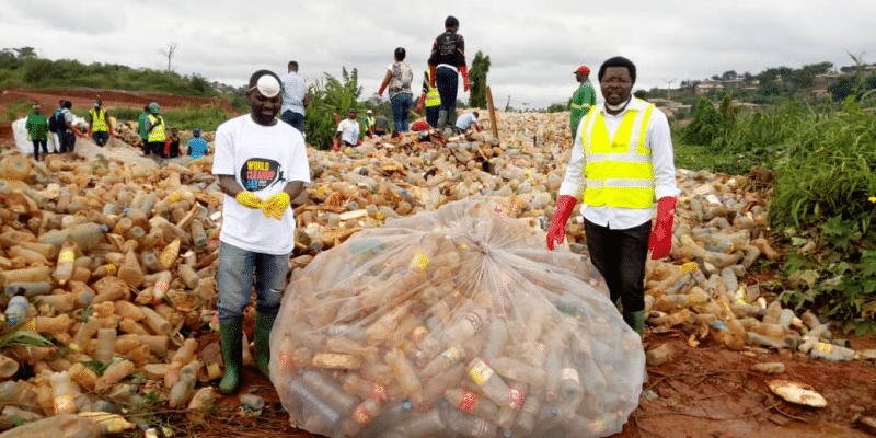 CAMEROUN : 100 tonnes de déchets ramassés par les jeunes pour le World Clean Day©JCI Cameroon