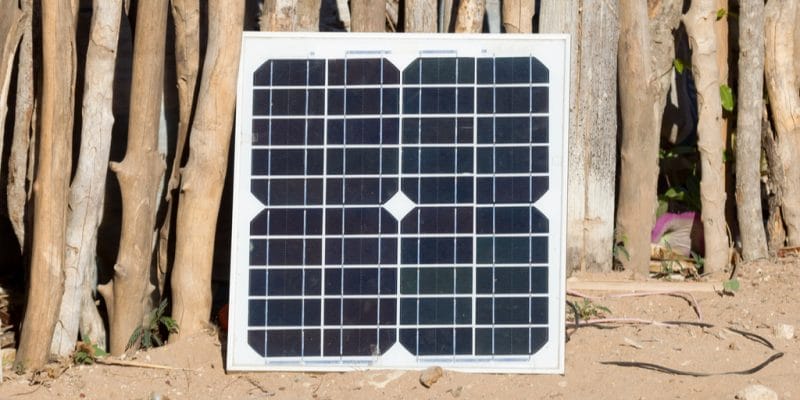 RWANDA: Solar kit supplier, Bboxx launches online payment service©MyImages - Micha/Shutterstock