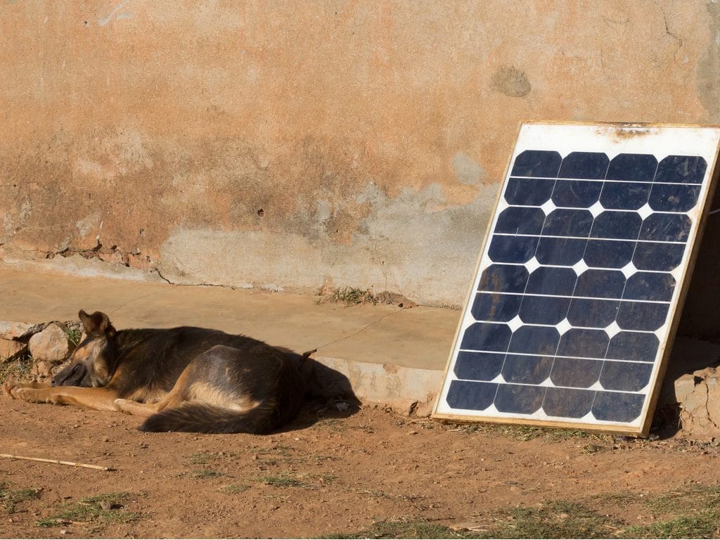 AFRIQUE : Bboxx lève 50 M$ pour distribuer les kits solaires à domicile©MyImages - Micha/Shutterstock