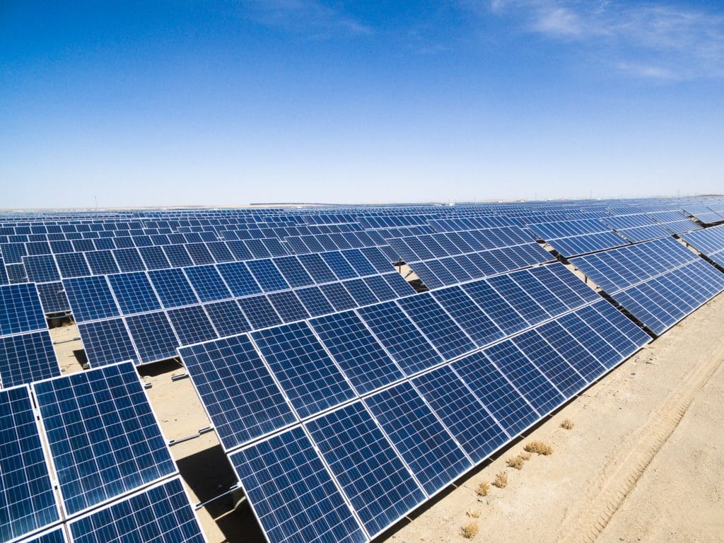 ALGERIA: Condor selected to build 50-megawatt solar power plant©zhu difeng/Shutterstock
