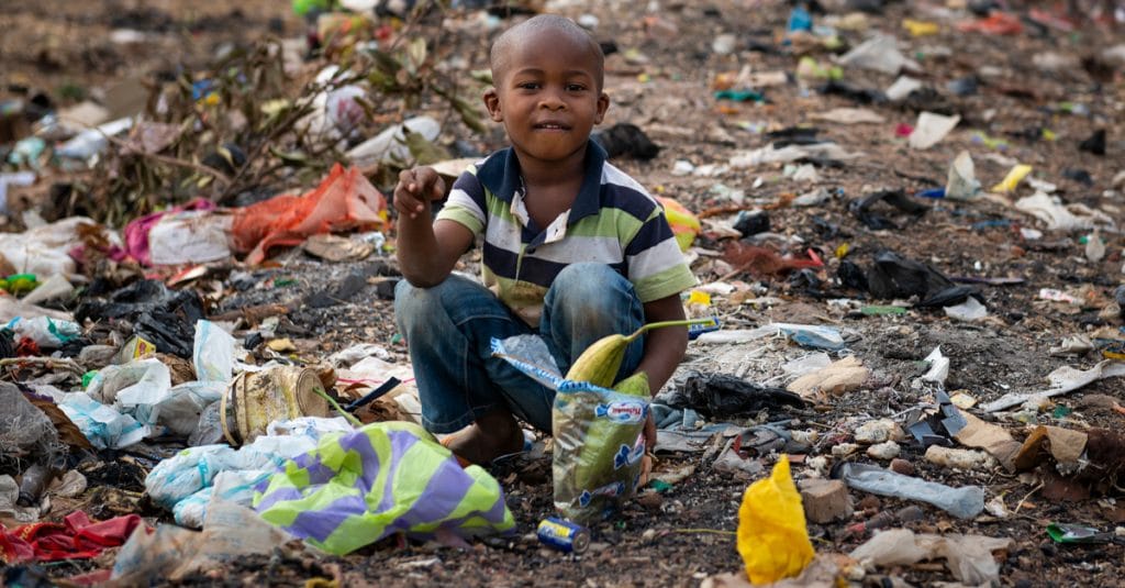 MALI: €152,000 as reward for plastic waste collection in Bamako©Peek Creative CollectiveShutterstock