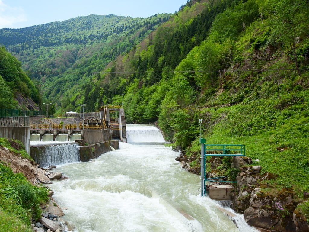 GHANA: BPA commissions a mini hydroelectric power plant in Hohoe©Jen Watson/Shutterstock