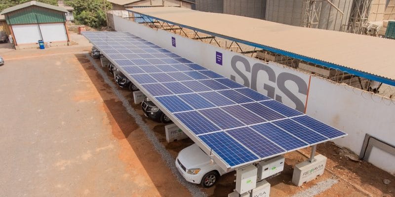GHANA : Redavia installe un abri de voiture équipé de panneaux solaires pour SGS©Redavia