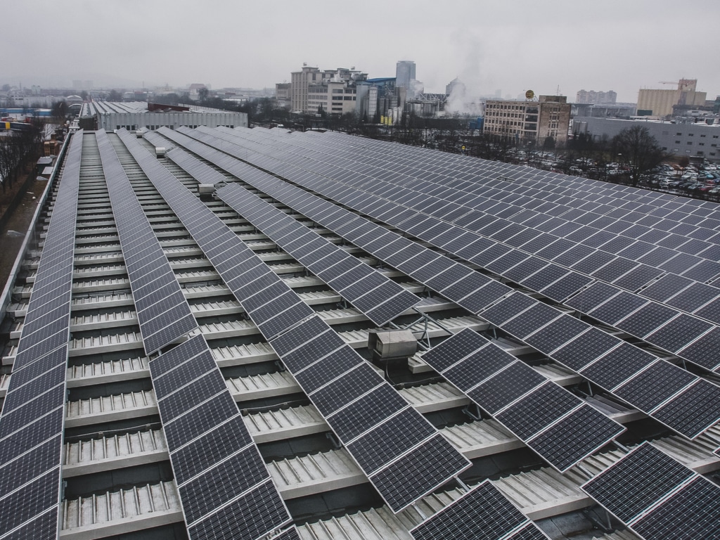 AFRIQUE DU SUD : Sola Group fournira 8,7 MWc de solaire aux brasseries d’Anheuser©Anze Furlan/Shutterstock