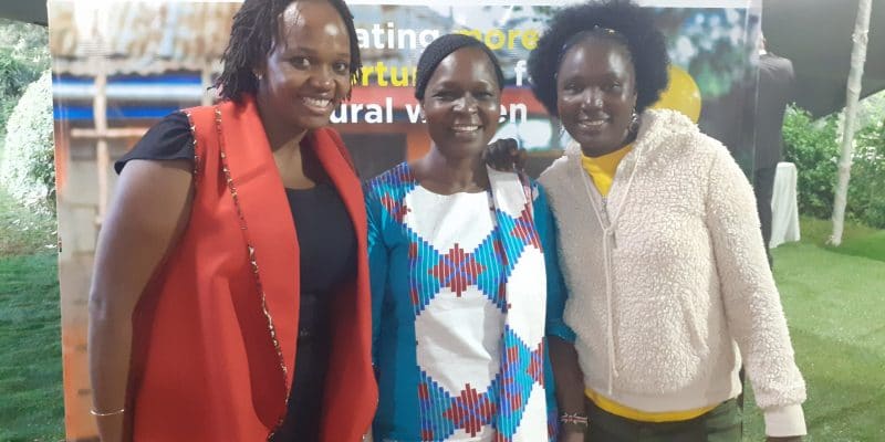 KENYA : Azuri Technologies encourage les femmes rurales à adopter l’énergie solaire©de Azuri