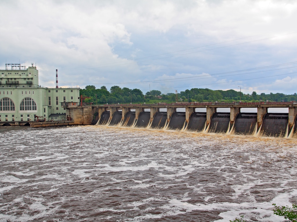 DRC: AVZ Minerals to revive old Mpiana-Mwanga hydroelectric plant©basel101658/Shutterstock