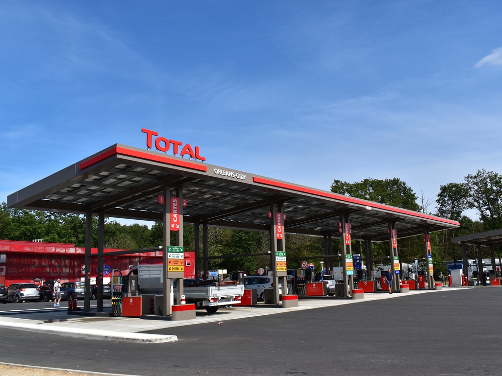 ZIMBABWE: Total invests $4 million to equip 50% of fuel stations with solar energy©Chris worldwide/Shutterstock