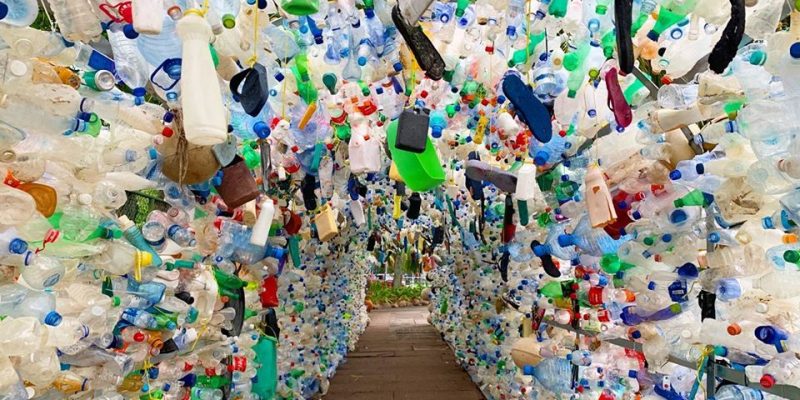 SEYCHELLES: Plastic arch to raise awareness of ocean pollution©/Ocean Project Seychelles