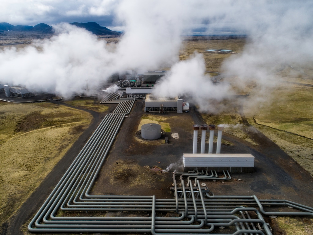 ETHIOPIA: EEP signs EPC contract for Aluto Langano geothermal power plant©Johann Helgason/Shutterstock