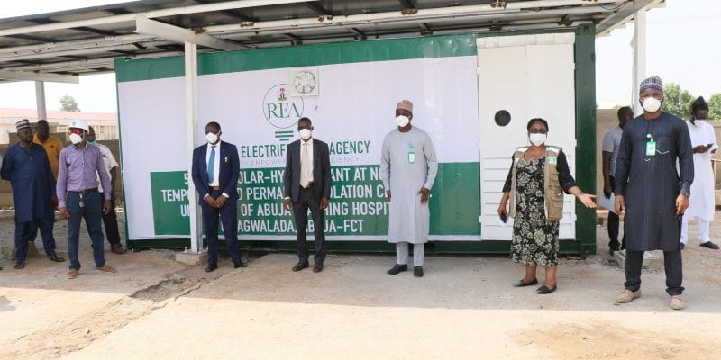 NIGERIA : la REA installe d’urgence des mini-grids pour des centres de soins Covid-19©REA