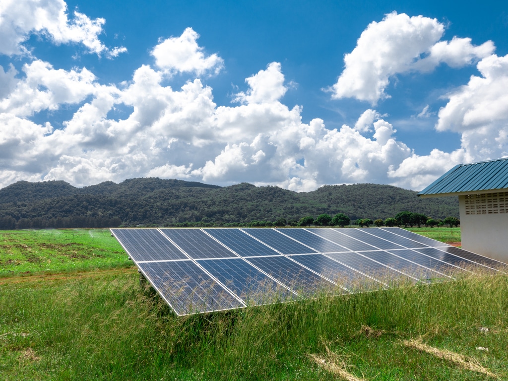 NIGERIA: Lumos supplies solar electricity to Covid-19 isolation centre ©Yong006 / Shutterstock