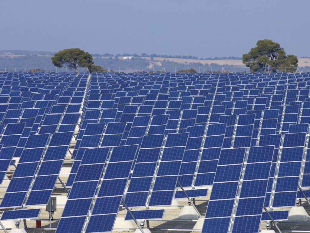 ANGOLA: Towards constructing solar PV power plant of in Saurimo©pedrosala/Shutterstock