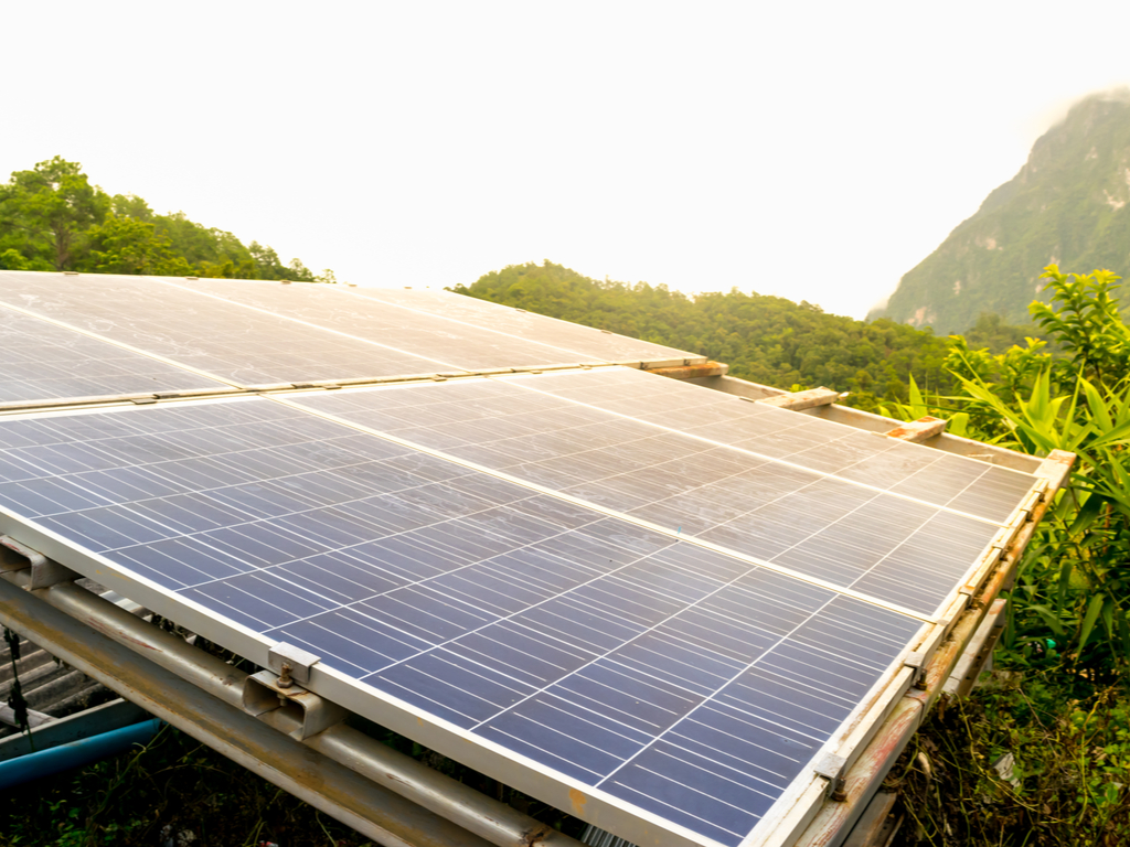 GUINEA: Solar off-grid projects receive close to €762,000 from AfDB©Sitthipong Pengjan/Shutterstock