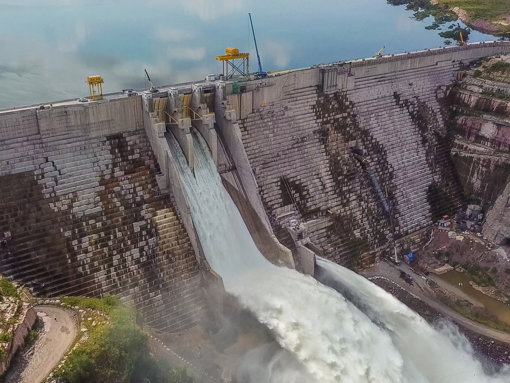 ANGOLA : les travaux de restauration du barrage de Camacupa redémarrent bientôt©Antonio Rodrigues Peyneau / Shutterstock
