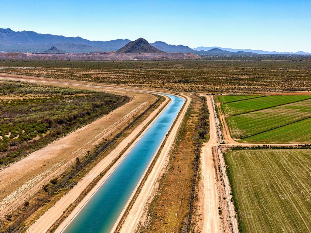 EGYPT: Lining irrigation canals to save 5 billion m³ of water ©Tim Roberts Photography/Shutterstock