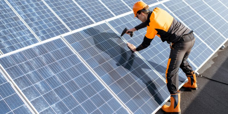 RWANDA : Nots Solar Lamps construit une usine de systèmes solaires domestiques©RossHelen / Shutterstock
