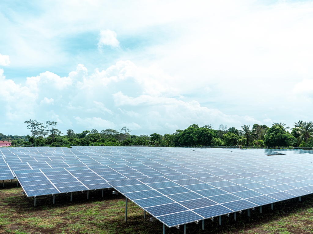 NIGIERIA: NSIA launches call for tenders on a 10 MW solar power plant in Kumbotso©cfalvarez/Shutterstock