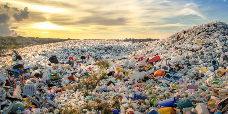 AFRICA: DITCh launches project to fight plastic waste pollution©MOHAMED ABDULRAHEEM/Shutterstock
