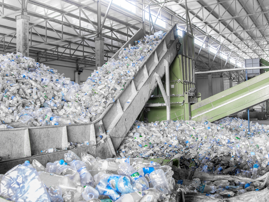 BÉNIN : bientôt une unité de fabrication de briques à base des déchets plastiques©Alba_alioth / Shutterstock