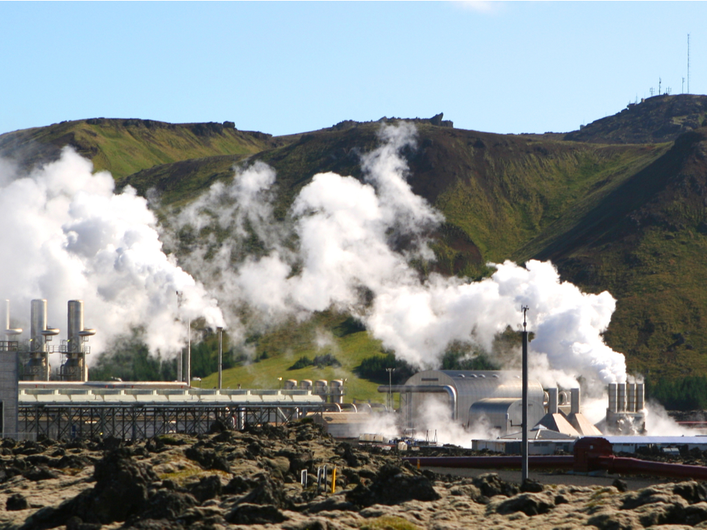 KENYA: Five bidders selected for Olkaria VI geothermal power plant ©Laurence Gough/Shutterstock