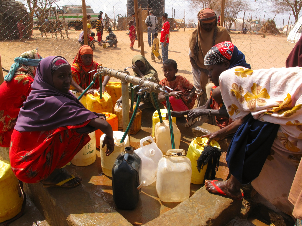 CÔTE D’IVOIRE : YWS lance « Young Water Fellowship » pour l’eau et l’assainissement©Sadik Gulec / Shutterstock